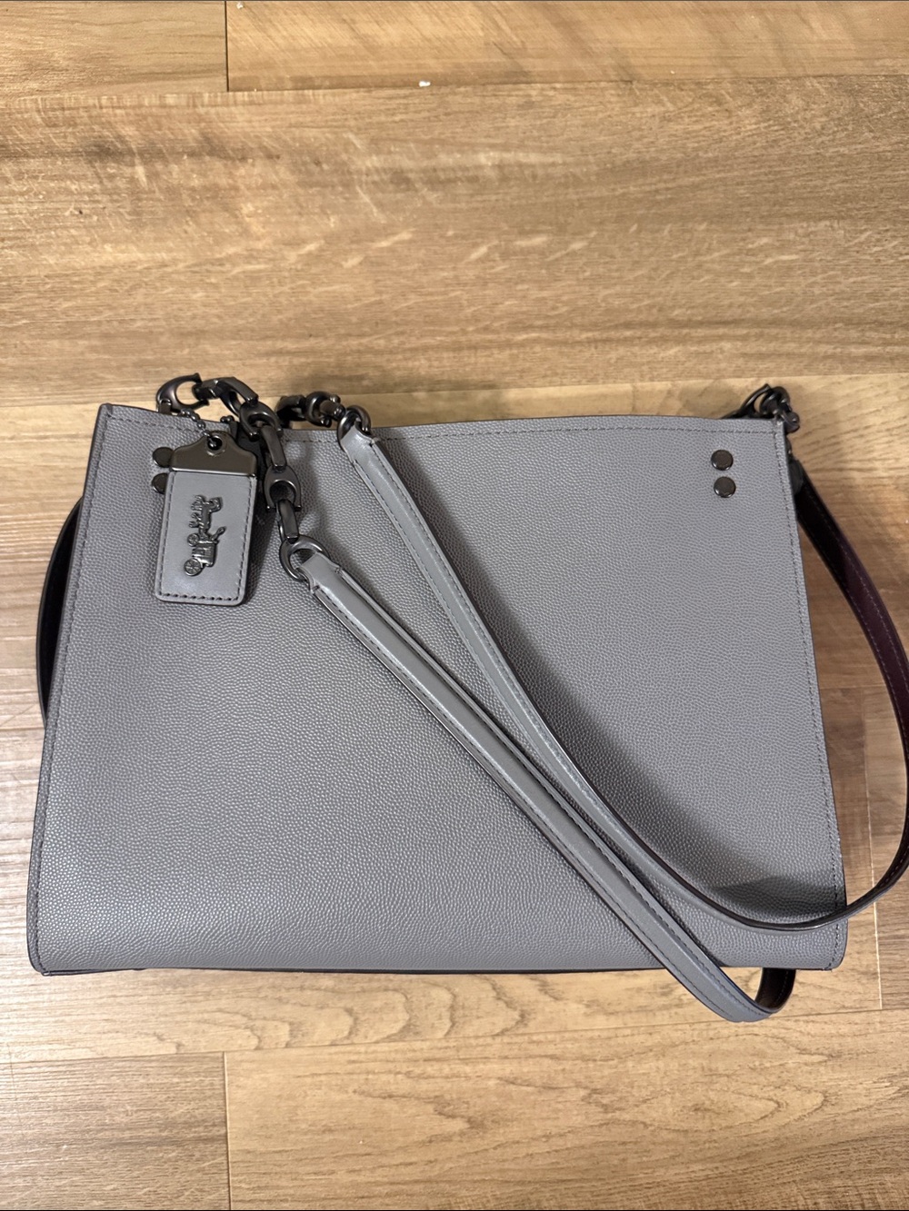 Coach Rogue Shoulder Bag Grey
Caviar Leather C Chain 1941 Oxblood